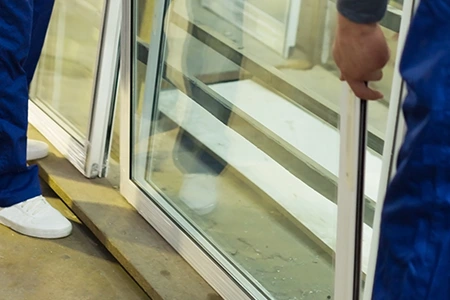 Commercial Glass Repair Technician in Chicago, Illinois